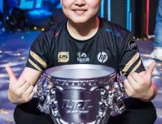 华体会体育-Uzi回归赛场，高光表现首场状态亮眼，澳大利亚队观众沸腾！的简单介绍