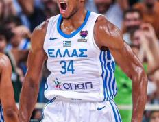 华体会-包含字母哥回归赛场，高光表现首场状态亮眼，TL观众沸腾！的词条